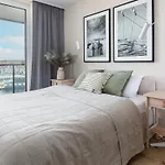 Lighthouse, Sun & Snow Apartment *