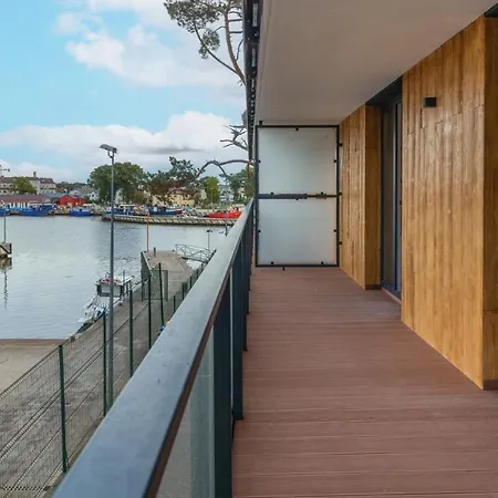 Lighthouse, Sun & Snow * Mrzezyno