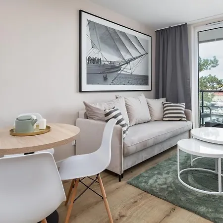 Lighthouse, Sun & Snow * מיצ'יצ'ניו