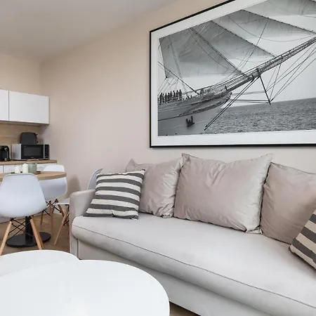 Lighthouse, Sun & Snow * מיצ'יצ'ניו