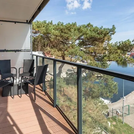 Lighthouse, Sun & Snow Mrzezyno