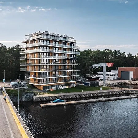 Lighthouse, Sun & Snow Mrzezyno