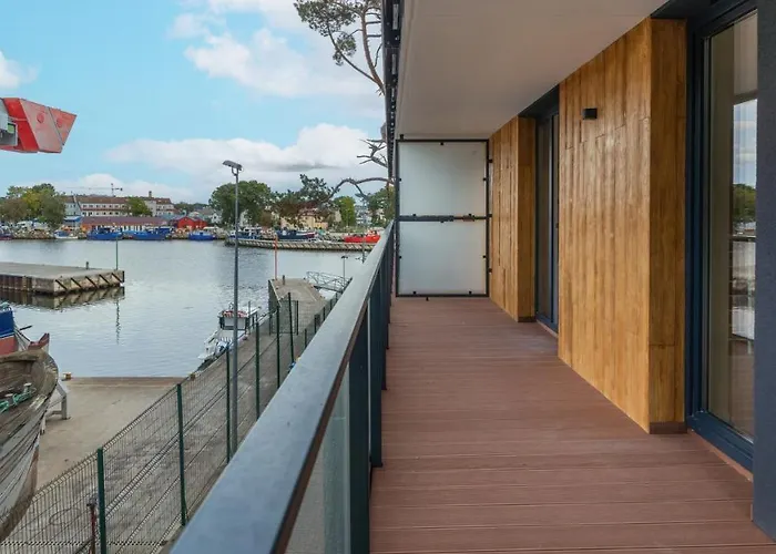 Lighthouse, Sun & Snow * Mrzeżyno