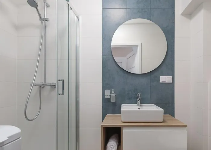 Lighthouse, Sun & Snow Apartment