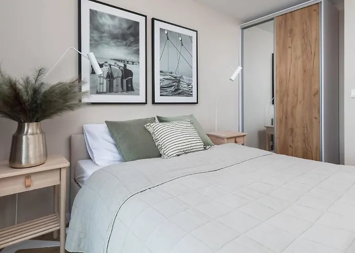 Lighthouse, Sun & Snow * Mrzeżyno