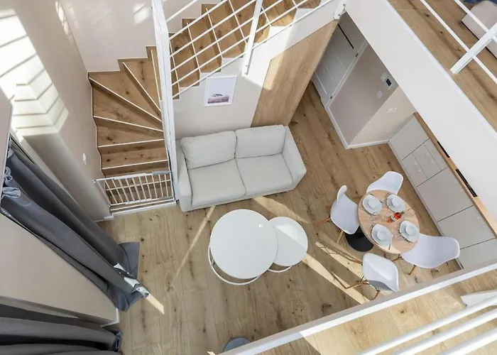 Lighthouse, Sun & Snow Apartment