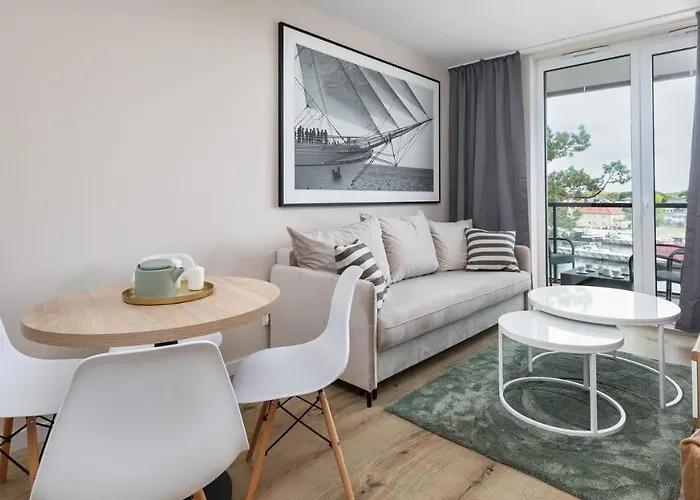 Lighthouse, Sun & Snow * Mrzezyno