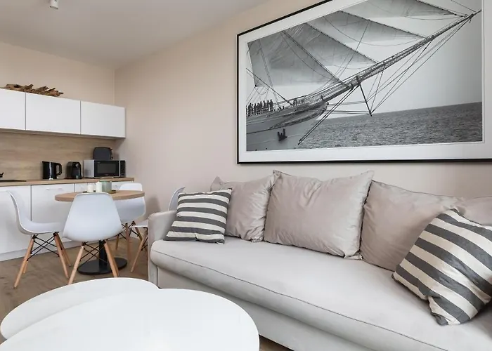 Lighthouse, Sun & Snow * Mrzeżyno